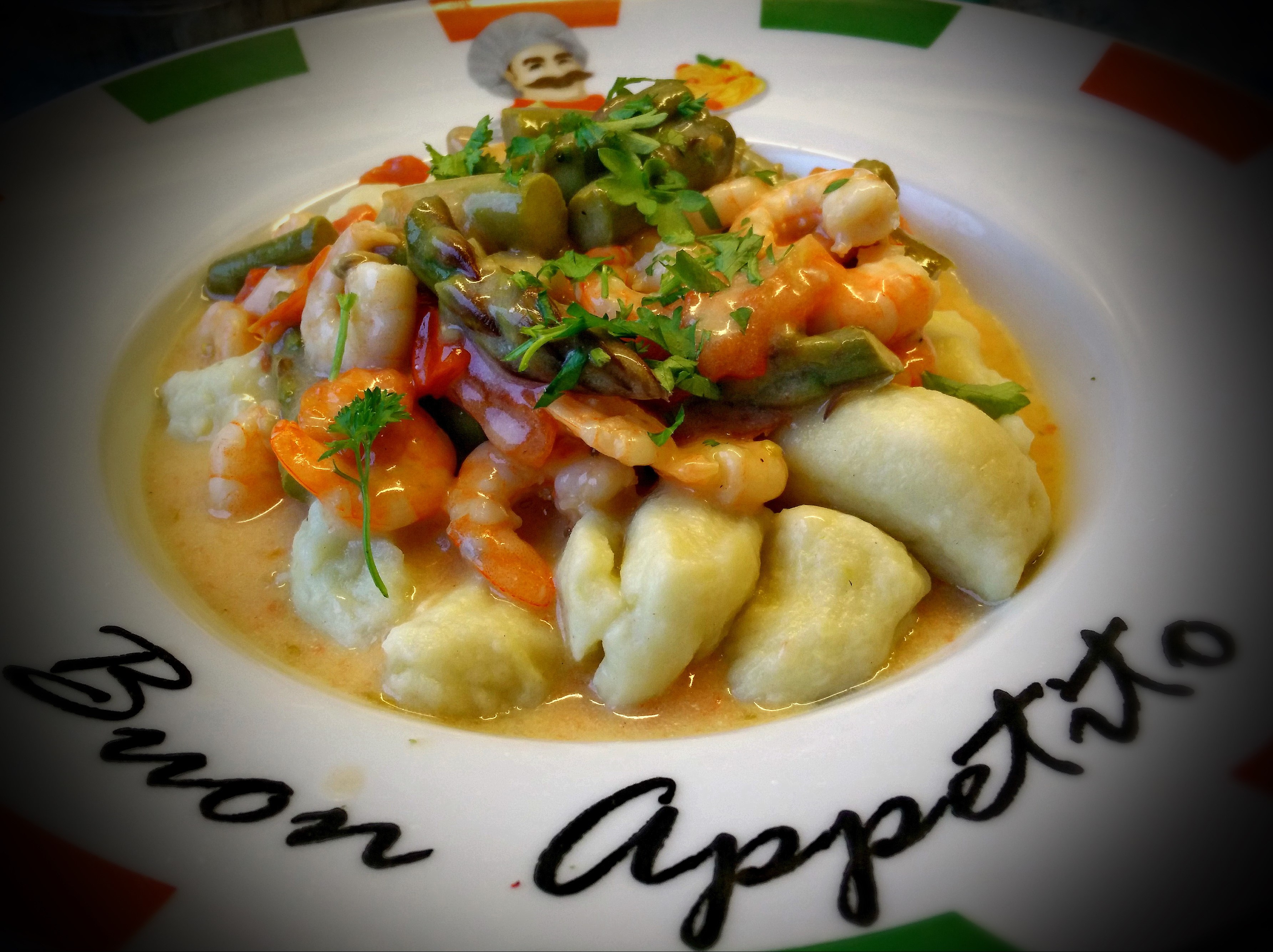 Gnocchi con asparagi verdi e gamberi